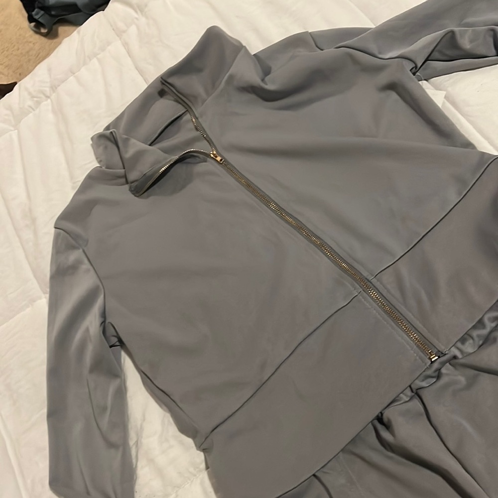 Gray Set - Picture 3 of 3